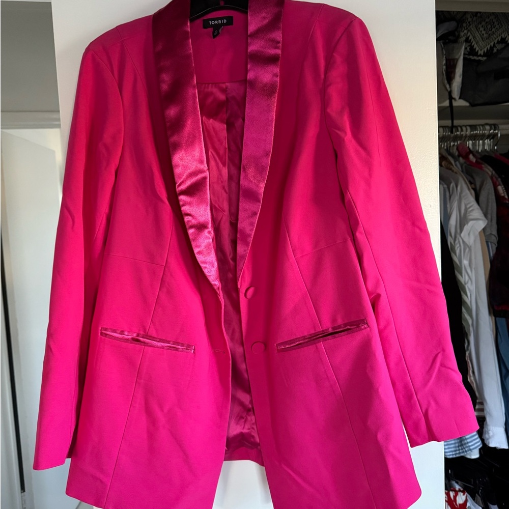 LAST CHANCE. NWOT Torrid Hot Pink Blazer with satin lapel, two button closure